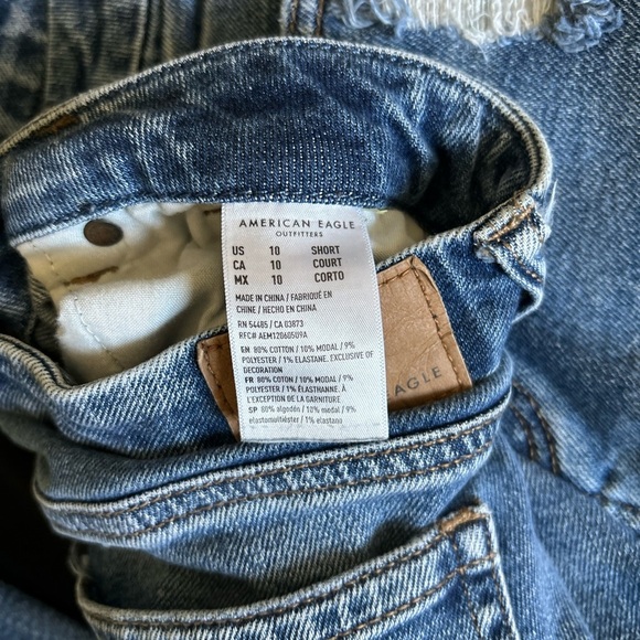 American Eagle Outfitters Women's Blue Distressed Curve Mom Jeans - Picture 4 of 9
